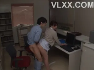 Tắm lãng mạn kết thúc bằng cảnh quan hệ và xuất tinh vào mông của Ines tham lam