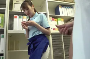 Một cô gái nô lệ còn trinh, quan hệ với lỗ đít của cô ấy và để lại âm hộ của cô ấy cho bạn trai của cô ấy